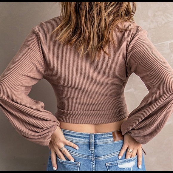 NWT CROPPED SURPLICE TOP Lantern Sleeves, Ribbed - Picture 2 of 3